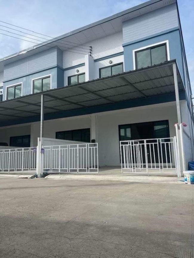 ขายบ้านทาวน์โฮม 2 ชั้นบ้านเก่าพานทอง ขายบ้านทาวน์โฮม 2 ชั้นบ้านเก่าพานทอง