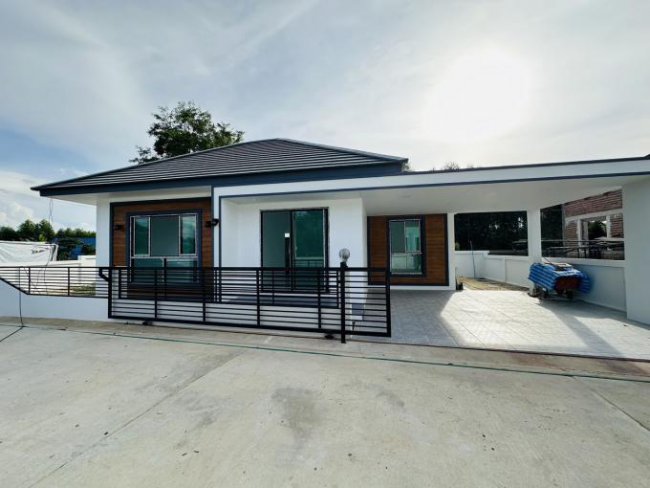 ขายบ้าน โครงการ ณ พรรธน์ บ้านพนัสนิคม บ้านเดี่ยวหลังใหญ่